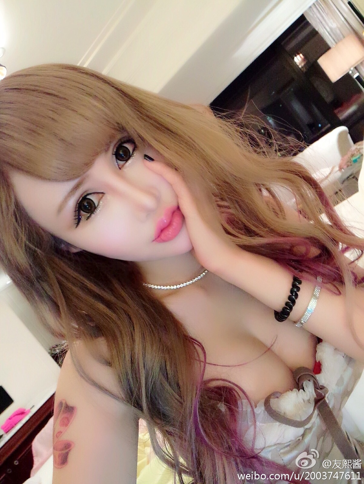 G罩美胸 火爆的辣子 友熙酱 微博自拍破解私密图片 2